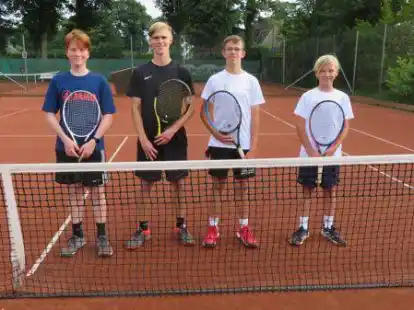 Timon Pahlke und Kilian K&ouml;sters (von links) gewannen gegen die Gegner vom TV Friesoythe.