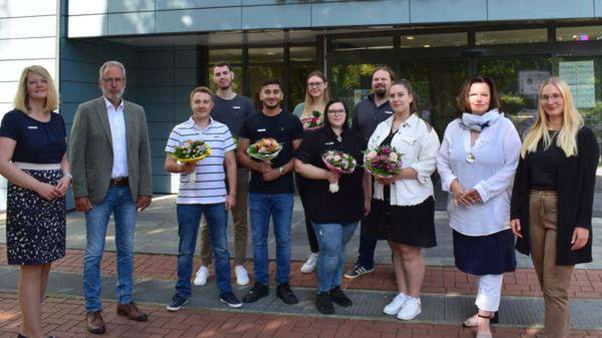 Sieben Nachwuchskräfte starten beim Landkreis Wesermarsch durch