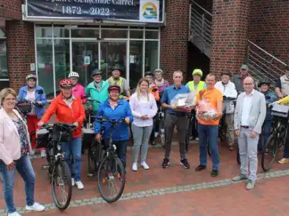 Elisabeth Lohmann (links) und B&uuml;rgermeister Thomas H&ouml;ffmann (r.) freuten sich &uuml;ber die gute Beteiligung und ehrten die Gewinner.
