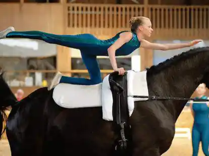 <p>Die Zuschauerinnen und Zuschauer sahen in Berne						spektakul&auml;ren Sport.</p>