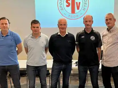 Der neu gew&auml;hlte, gesch&auml;ftsf&uuml;hrende Vorstand: (von links) Cord Clau&szlig;en, Sascha Ulpts, J&ouml;rg Baumann, Rainer Meinen und Thomas Frank.