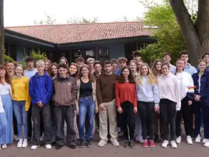 Abitur geschafft - die erfolgreichen Sch&uuml;ler und Sch&uuml;lerinnen der Freien Waldorfschule