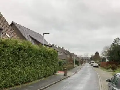 Auf der s&uuml;dlichen Seite der Juiststra&szlig;e (links) sollten sechs Wohnungen erlaubt werden, an der n&ouml;rdlichen (rechts) dagegen zwei. Jetzt soll f&uuml;r beide Stra&szlig;enseiten zwei gelten.