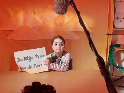 Liselotte Bentzen bei Aufnahmen f&uuml;r den Film &bdquo;De l&uuml;ttje Prinz un de Foss&ldquo;