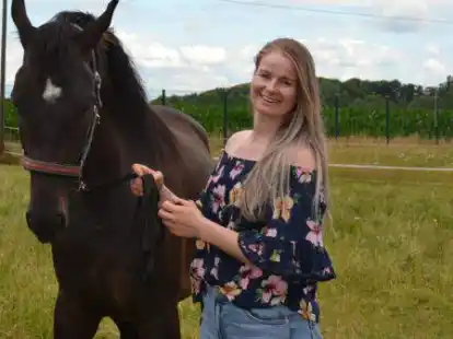 Fing bereits mit zwei Jahren an zu reiten: Jennifer T&ouml;njes.