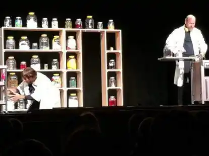 Kinder der Astrid-Lindgren-Grundschule Neuenburg haben sich im Theater im Vereenshuus in Neuenburg ein Theaterst&uuml;ck angesehen.