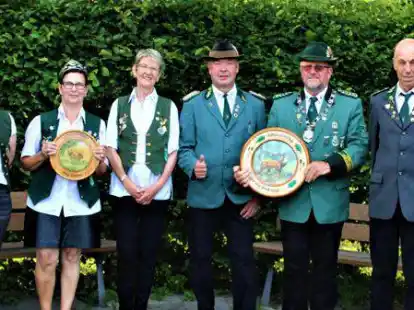 Das K&ouml;nigshaus des Sch&uuml;tzenvereins Frieschenmoor stellt sich vor.