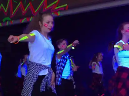 Nicht unter Schwarzlicht, aber durchaus mit Spa&szlig;faktor sollen Jugendliche beim Mitternachtssport gemeinsam Sport treiben.