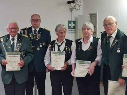 Die geehrten Mitglieder des Sch&uuml;tzenvereins Schortens