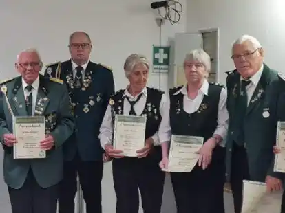Die geehrten Mitglieder des Sch&uuml;tzenvereins Schortens