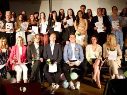 28 Sch&uuml;lerinnen und Sch&uuml;ler der Abschlussklasse der Fachschule f&uuml;r Sozialp&auml;dagogik in Wildeshausen haben ihre Ausbildung erfolgreich beendet.