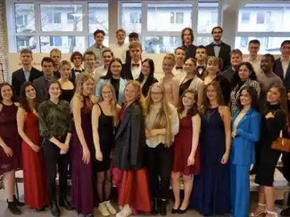 Die Abiturientinnen und Abiturienten an der IGS Kreyenbr&uuml;ck