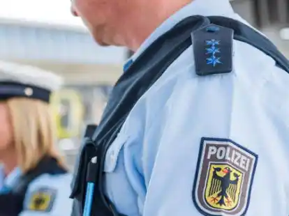 Bundespolizisten nahmen die Frau am Bahnhof Leer vorl&auml;ufig fest.