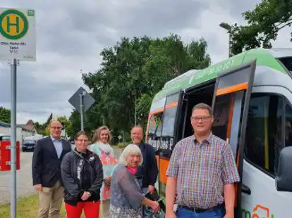 Rechtzeitig zum Umzug der Cloppenburger Tafel Anfang August von der Kirchhofstra&szlig;e in die Otto-Hahn-Stra&szlig;e hat der Rufbus &bdquo;moobil+&ldquo; eine Bedarfshaltestelle direkt vor den neuen R&auml;umlichkeiten eingerichtet.