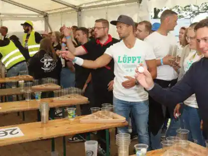 Zielsicherheit ist Voraussetzung f&uuml;r einen guten Platz beim Beerpong-Turnier.