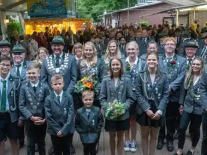 Vor gro&szlig;er Kulisse wurde das neue K&ouml;nigshaus am Sonntagabend auf der Vielstedter Waldb&uuml;hne proklamiert.
