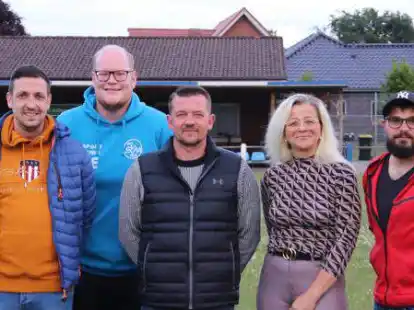 Der neue Vorstand des SV Mehrenkamp (von links): Alexander Steenken, Heiner Elsen, Andreas Maier, Maria Eilers und Dennis Rockmann. Auf dem Bild fehlen Bj&ouml;rn Eilers und Daniel Runden.