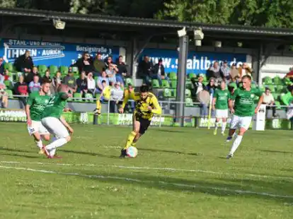 Jeff Dorn treibt f&uuml;r Strudden den Ball voran.