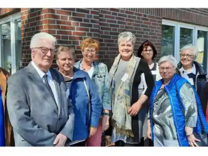 Neuer Vorstand SoVD Edewecht (von links): Wolfgang Czerwinski, Egon B&ouml;lts, Annemarie D&auml;nekas, Linda Rosskamp, Elke P&uuml;njer, Brigitte Janssen, Inge B&ouml;lts, Hanna Larisch und Inge Oltmanns. Es fehlen Markus Rosskamp, Detlef Campen, Wilfried Schwarzer, Annette Hellmers und Annemarie Menke.