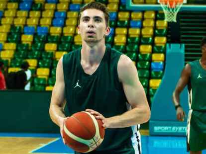 Adrian Breitlauch beim Freiwurf