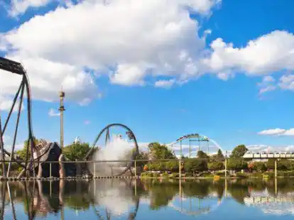 Eine Ferienaktion des Vereins &bdquo;Kinderlachen Oldenburg&ldquo; f&uuml;hrt in den Heidepark Soltau.