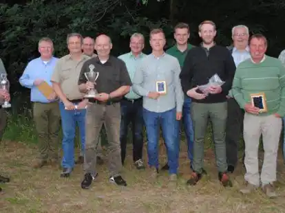 Die Sieger des Hegeringschie&szlig;ens wurden beim Grillabend geehrt.