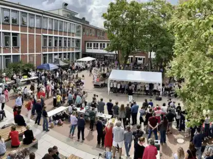 Ein gro&szlig;es Programm mit vielen Aktionen drau&szlig;en und drinnen bot die Graf-Anton-G&uuml;nther-Schule zu ihrem Schulfest zum 100 Geburtstag.