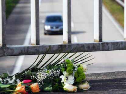 Die Autobahnbr&uuml;cke Butjadinger Stra&szlig;e kurz hinter der Kreisgrenze zwischen Oldenburg und Ammerland. Von dieser Br&uuml;cke aus ver&uuml;bte Nikolai H. an Ostersonntag 2008 den t&ouml;dlichen Anschlag.