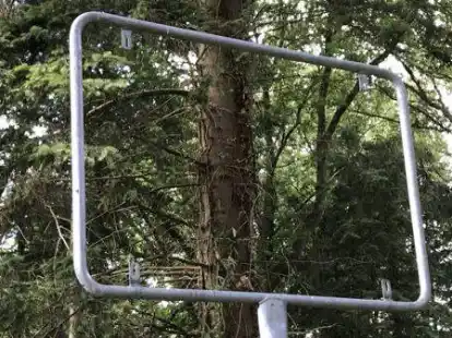 Neue Stra&szlig;e in Hesel: Hier sollte eigentlich ein Ortseingangsschild sein.