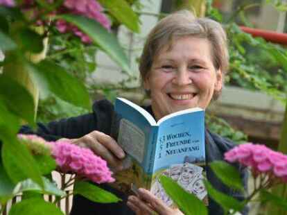 Ihr Erstling:  Ingrid Ostendorf und ihr Buch &bdquo;53 Wochen, 5 Freunde und 1 Neuanfang&ldquo;.