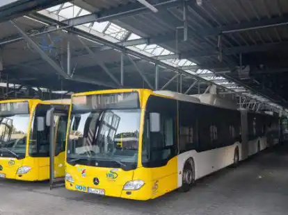 Blick in die Fahrzeughalle der VWG.  Nicht nur durch den Neubau eines Busbetriebshofes kommen in den kommenden Jahren hohe Kosten auf das Unternehmen zu.