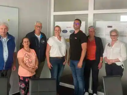 Die Ganderkeseer Firma KA-SYS war Ziel eines Betriebsbesuchs der CDU-Fraktion: (von links) Gerd Logemann, Ilda Gr&uuml;ttner, Hillard Bley, Landtagskandidatin Nadja Lampe, Firmengr&uuml;nder Nino Kambach, Cornelia Kambach und Mitarbeiterin Birgit Dehmel.