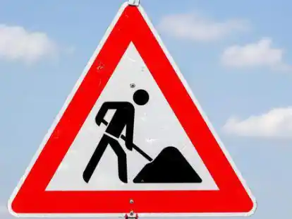 Umfangreiche Bauarbeiten machen eine Vollsperrung des Bahn&uuml;bergangs notwendig.