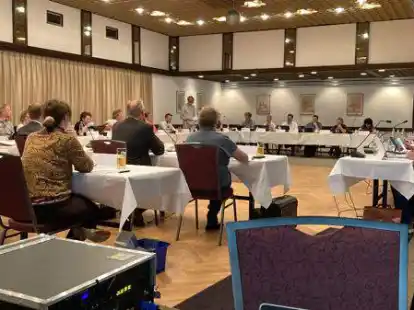 Ratssitzung im Ohrweger Krug: Das Klimaschutzkonzept wurde einstimmig bei zwei Enthaltungen verabschiedet.