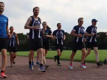 Beim Lauftraining: ein Teil der Triathlon-Gruppe des Harpstedter TB.