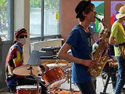 Die Band &bdquo;A-Square&ldquo; verbreitete Sommerstimmung.