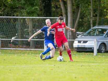 Faris-Orhan Giebert (rotes Trikot) hat den SV Peheim in diesem Sommer verlassen.