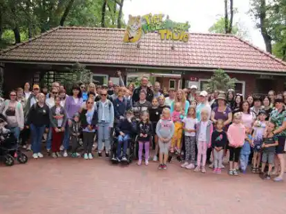 Das Caritas-Sozialwerk war jetzt mit mehr als 100 Ukrainerinnen und Ukrainern im Tier- und Freizeitpark Th&uuml;le.