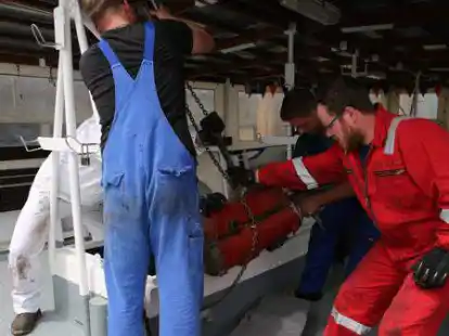 Der W&auml;rmetauscher der Guntsiet wurde ausgebaut und nach Bremerhaven gebracht. Die Untersuchung wird Aufschluss geben, wie lange der F&auml;hrbetrieb eingestellt bleibt.