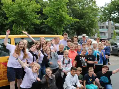 Die Gruppenleiter haben die Woche unter das Motto Filme gesetzt. So startet jeder Tag verkleidet und auch die Spiele richten sich nach dem jeweiligen Tagesmotto. Zum Beispiel stand Sonntag unter dem Motto Superhelden, Montag Hotel Transsilvanien, Dienstag Spione, Mittwoch Harry Potter und Donnerstag Wickie.