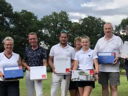 Sie sind die Sieger des Golfturniers in Hatten.