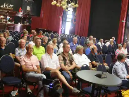 Wangermeer-Insel: Rund 40 Zuh&ouml;rer sahen sich die Konzepte 4 und 5 an.