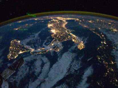 Der ungebremste Verbrauch von Strom und anderer Energie hat zu ernsthaften Problemen auf der Erde gef&uuml;hrt.