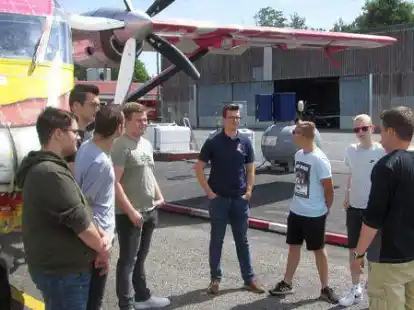 Mit der &bdquo;Pink&ldquo; ging es f&uuml;r die Feuerwehrleute in die Luft.