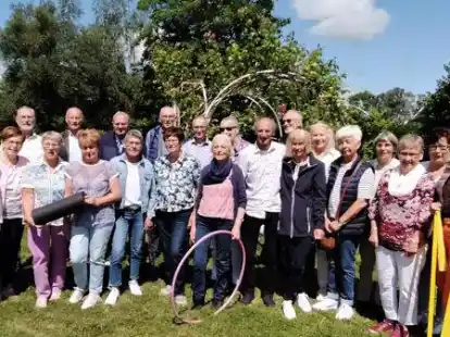 Die Frauen und M&auml;nner der Einschulungsjahrg&auml;nge 1955, 56 und 57 der ehemaligen Volksschule Stollhamm haben sich jetzt im &bdquo;Butjadinger Tor&ldquo; in Abbehausen wiedergesehen.