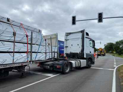 Der Sattelzug verlor seinen Auflieger.