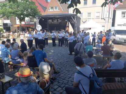 Das Musikkorps Wittekind spielte am Sonntag an verschiedenen Orten in der Innenstadt.