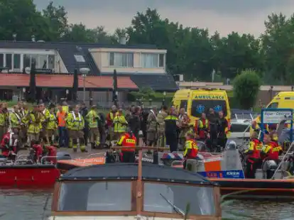 Rettungskr&auml;fte sind im Einsatz,  nachdem eine deutsche Familie beim Kanufahren auf dem Veluwemeer verungl&uuml;ckt ist.