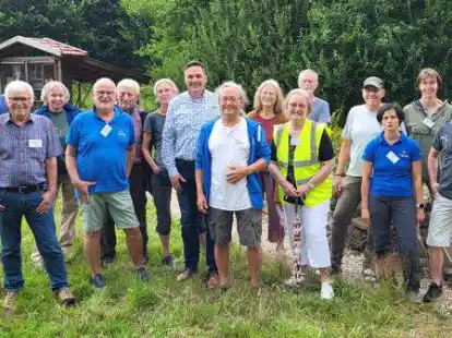 Nabu-Treffen mit dem B&uuml;rgermeister auf der Streuobstwiese am Vielstedter Kirchweg.