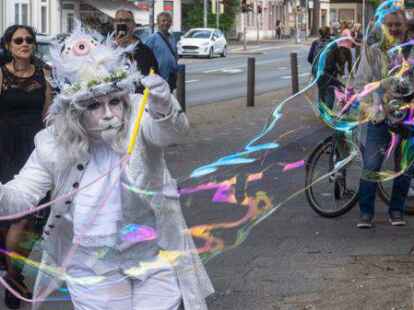 Zahlreiche K&uuml;nstlerauftritte gab es auf der Nadorster Meile